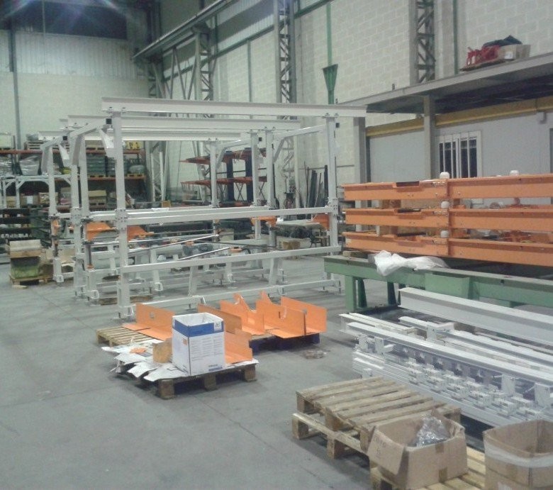 APILADOR-DE-SKIS-Y-MESAS-RODILLO-DISENADO-POR-FIVES-CONVEYING-IBERICA-780x691